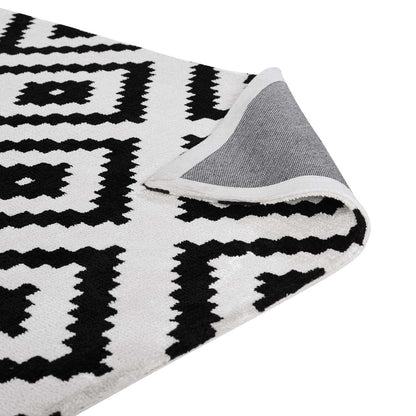 Alika Abstract Diamond Trellis 5x8 Area Rug, Fabric, Multi White Black 14744