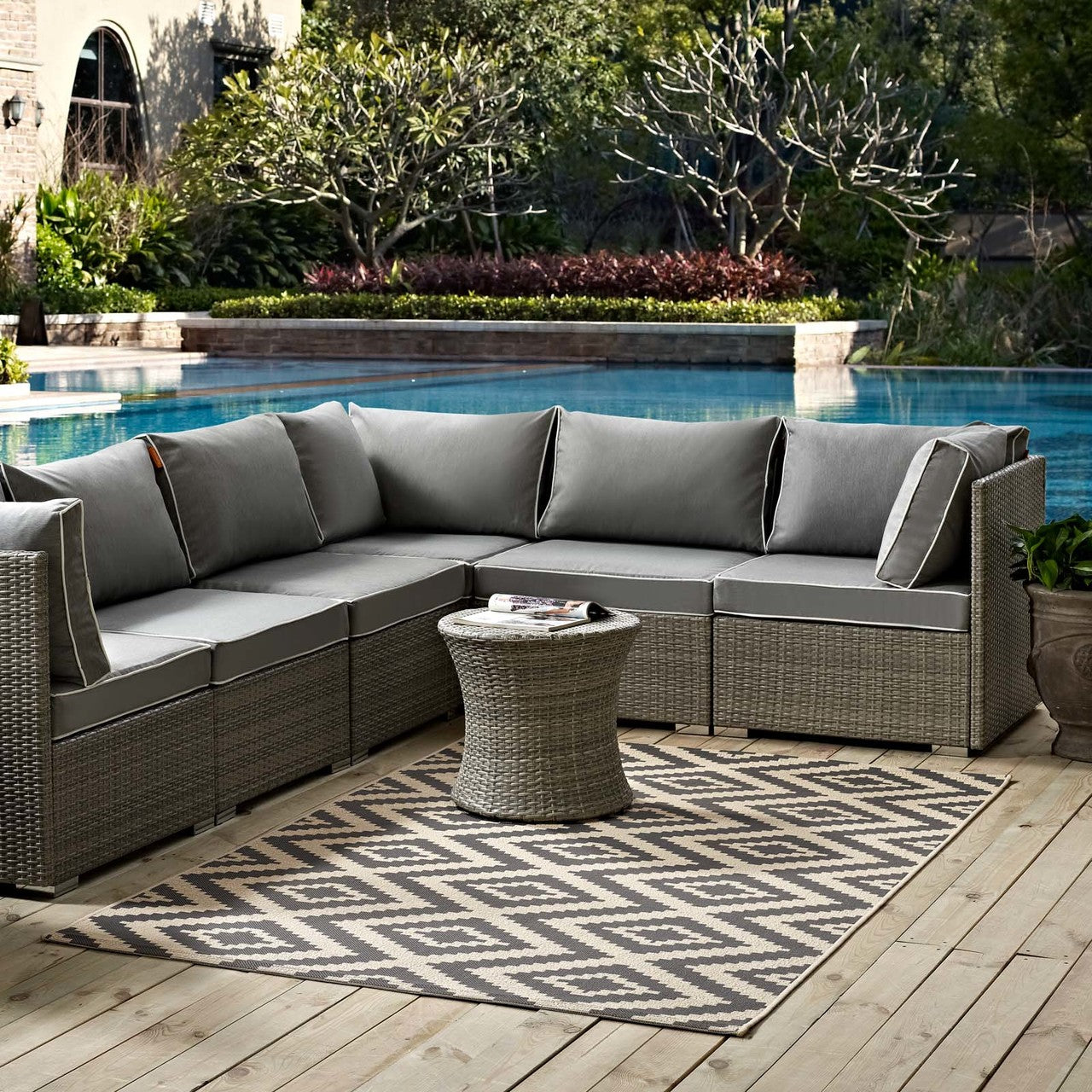 Jagged Geometric Diamond Trellis 8x10 Indoor and Outdoor Area Rug, Fabric, Grey Gray 14918
